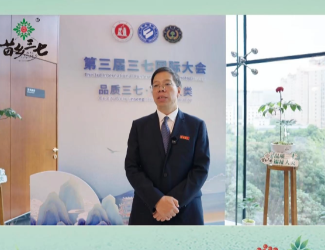 紅河學(xué)院校長(zhǎng)楊生超教授回顧與苗鄉(xiāng)20年來，田間地頭點(diǎn)點(diǎn)滴滴皆不易